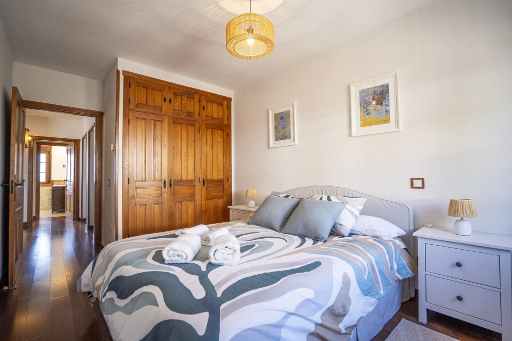 habitacion cama matrimonio 2 casa rural madrid foto 2