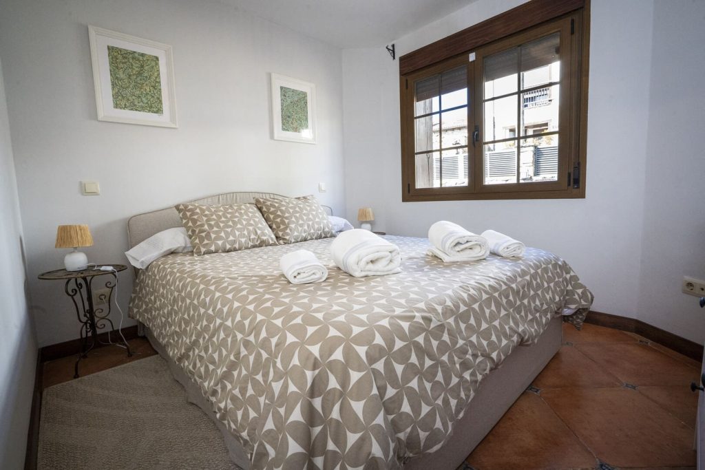 habitacion cama matrimonio casa rural rosita foto 1