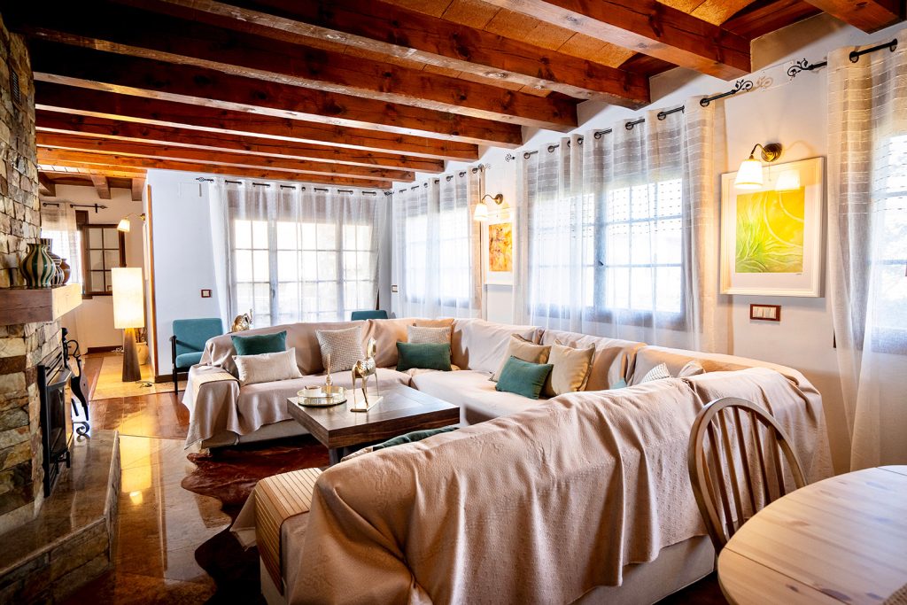 salon-casa-rural-en-la-sierra-de-madrid-v1
